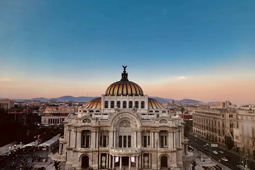 Het Palacio de Bellas Artes in Mexico-Stad bij zonsondergang