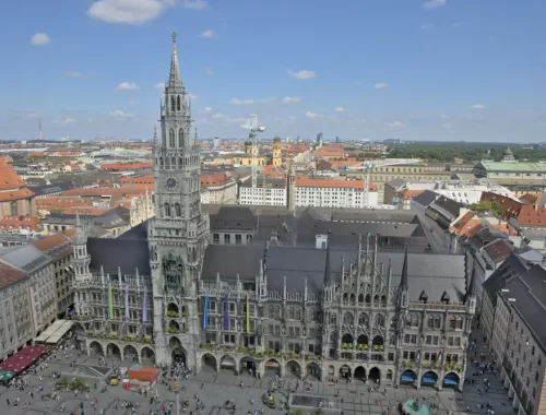 Het Neues Rathaus aan de Marienplatz in München