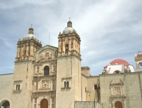 De Templo de Santo Domingo de Guzmán in het centrum van Oaxaca