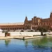 Plaza de España in Sevilla met roeibootjes op het kanaal
