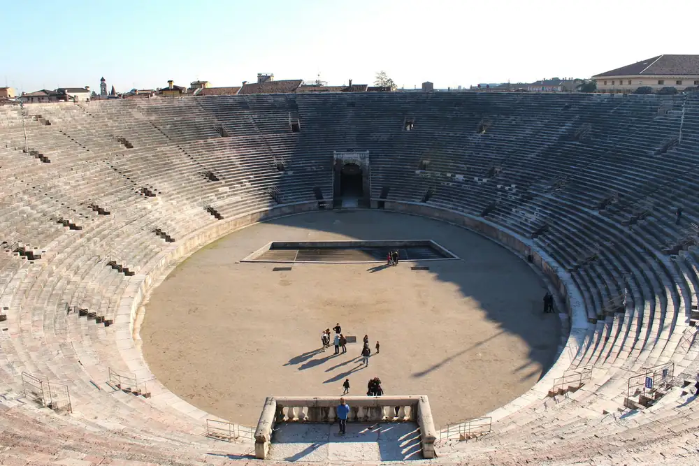 De Romeinse Arena van Verona van binnen